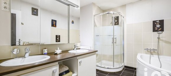 3 bedrooms House in Bondy, France No. 358465 6