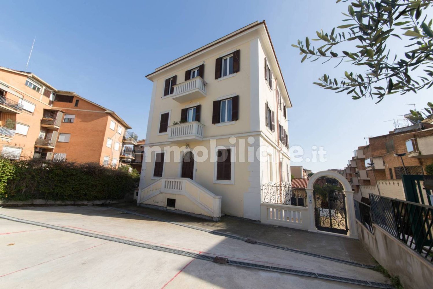 2 bedrooms Apartment in Rome, Italy No. 44740