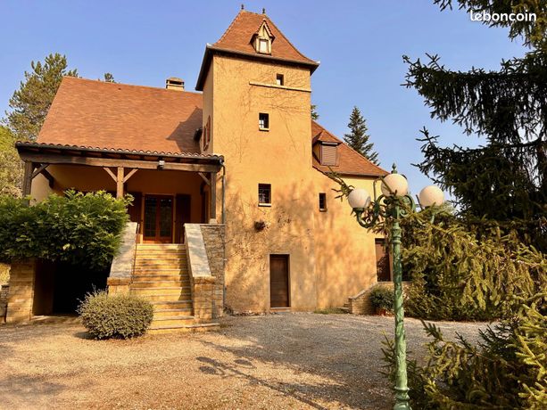  Castillos de 6 dormitorios en Gourdon, France No. 363323