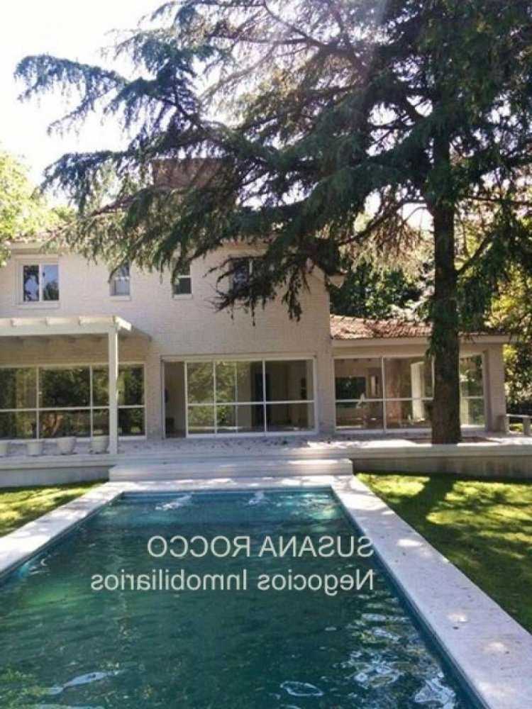 Casa de 3 dormitorios en Malvinas Argentinas, Argentina No. 69409