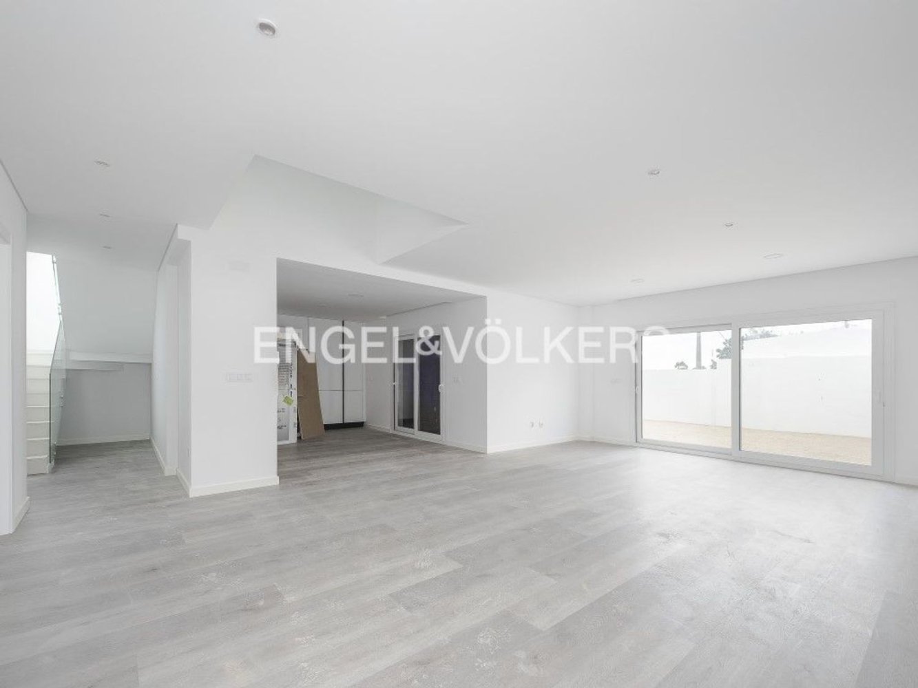 4 Schlafzimmer Haus in Corroios, Portugal, Nr. 14226