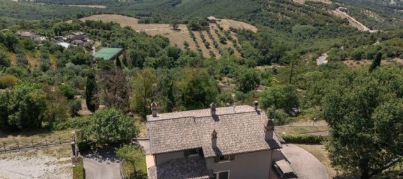 4 bedrooms Villa in Passignano sul Trasimeno, Italy No. 55666 3