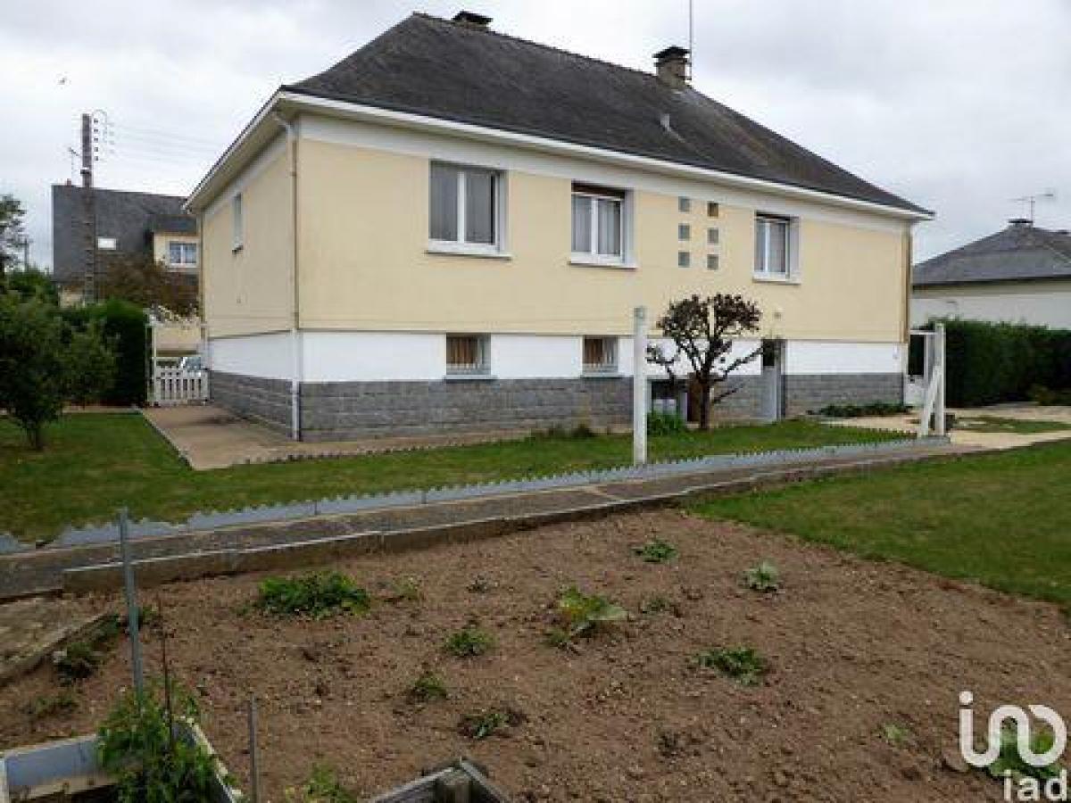 4 bedrooms House in Mayenne, France No. 24115