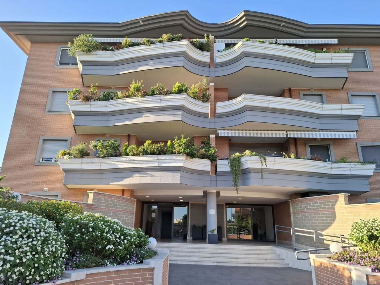 3 bedrooms Apartment in Rome, Italy No. 377780