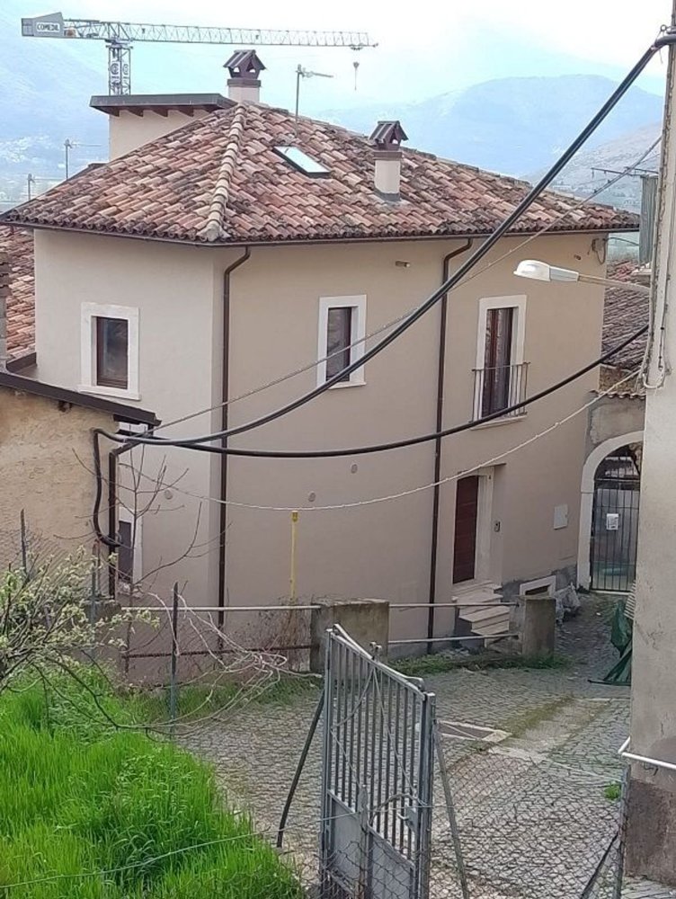 3 rooms House in San Demetrio ne' Vestini, Italy No. 268723