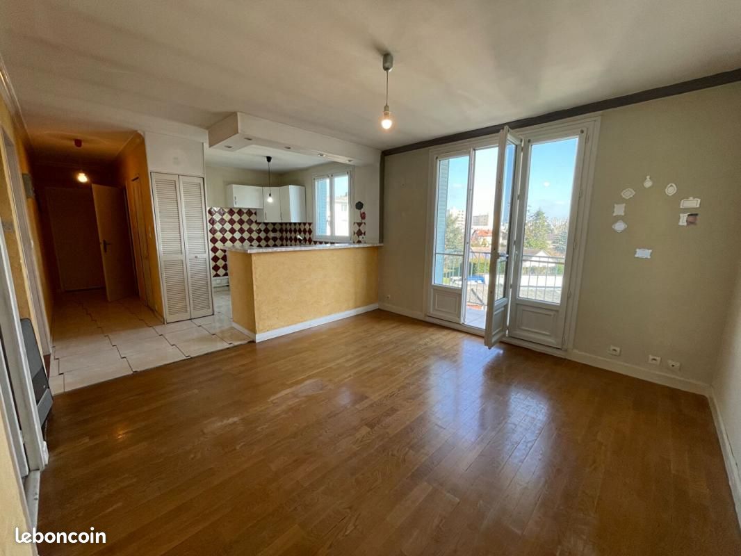 2 bedrooms Apartment in Chalon-sur-Saone, France No. 205075