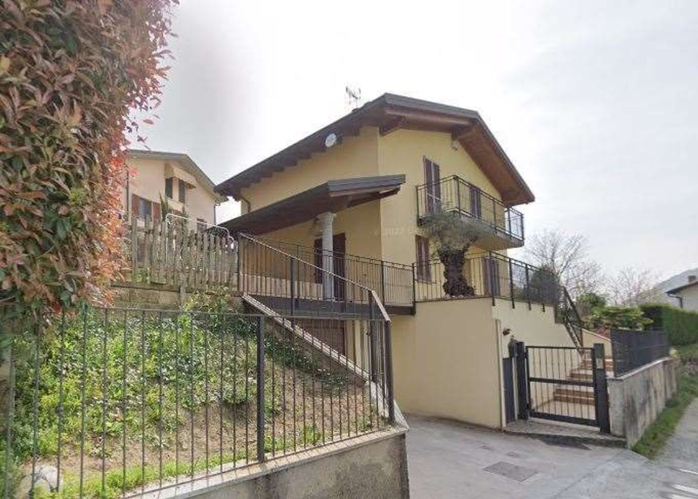 Apartamento de 4 habitaciónes en Brivio, Italy No. 4452