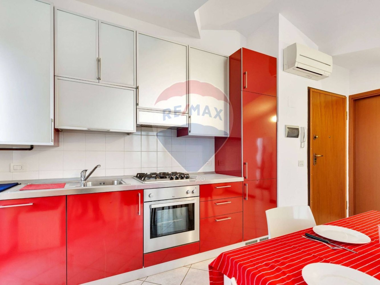 2 Schlafzimmer Penthouse in Carpiano, Italy, Nr. 358236