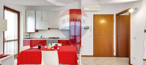 2 Schlafzimmer Penthouse in Carpiano, Italy, Nr. 358236 3