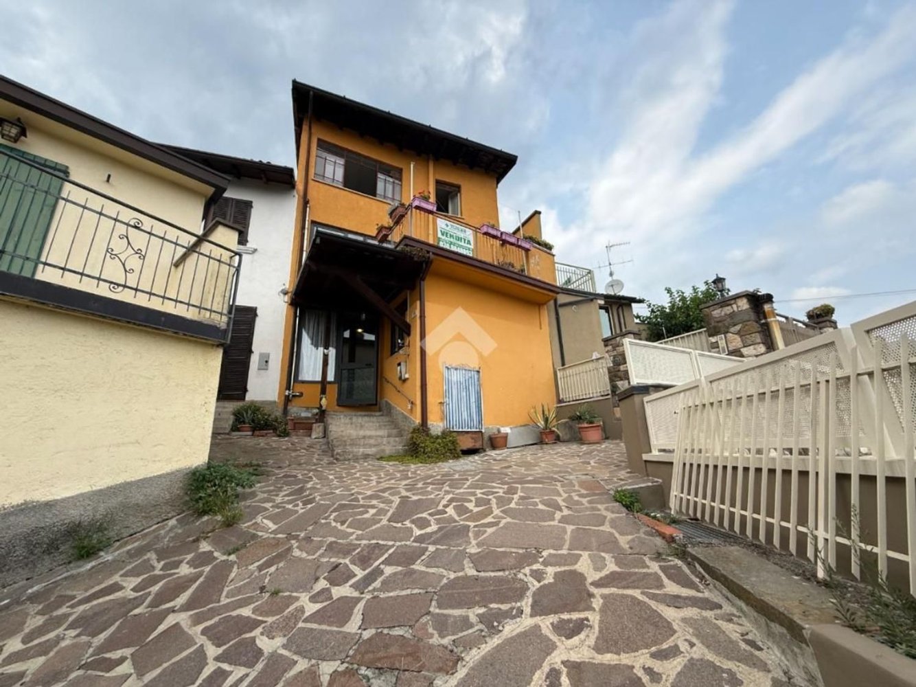 Casa de 4 habitaciónes en Iseo, Italy No. 309743