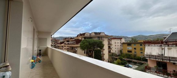 Квартира с 4 комнатами в Казерта, Италия № 149104 2