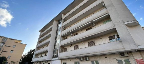 Квартира с 4 комнатами в Казерта, Италия № 149104 3