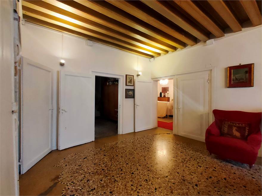 4 bedrooms Apartment in Venice, Italy No. 61720