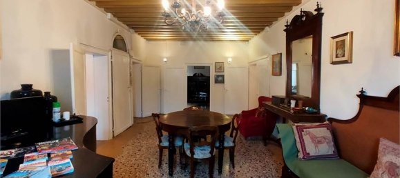 4 bedrooms Apartment in Venice, Italy No. 61720 21