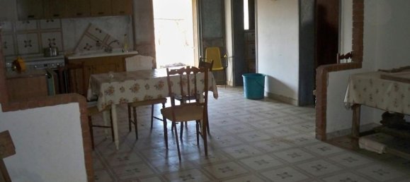 7 rooms House in Vittoria, Italy No. 200024 5