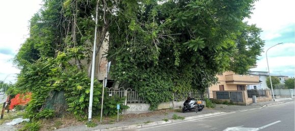 8 rooms House in Garbagnate Milanese, Italy No. 260630 11