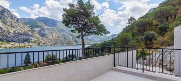 5 bedrooms Commercial property in Kotor, Montenegro No. 109 11