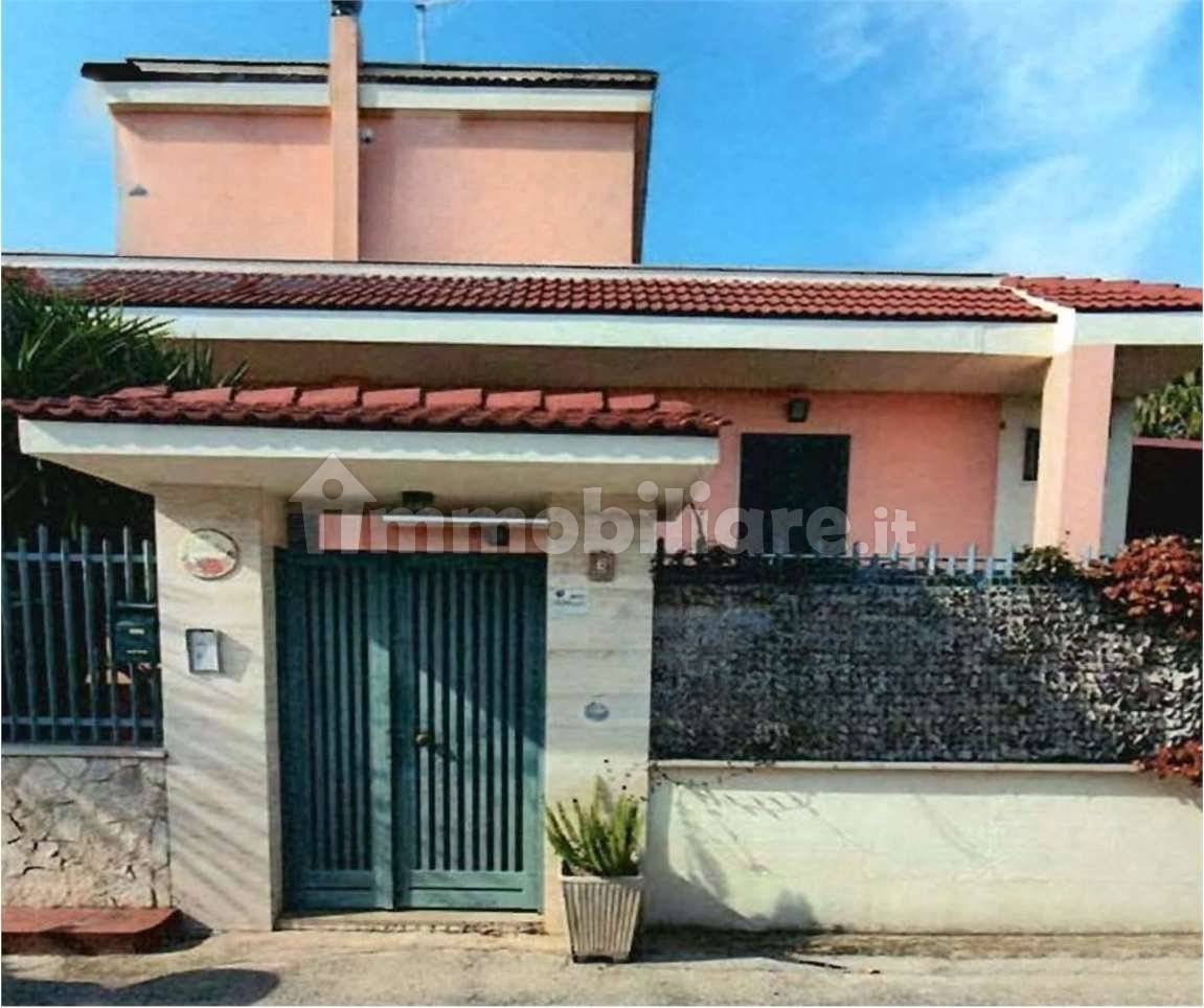 8 bedrooms House in Bari, Italy No. 282727