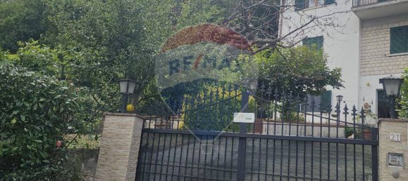 4 bedrooms House in Morcone, Italy No. 270464 2