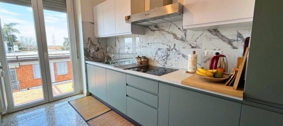 Apartamento de 4 habitaciónes en Reggio Emilia, Italy No. 35947 35