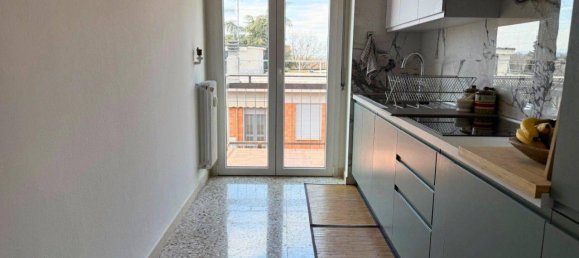 Apartamento de 4 habitaciónes en Reggio Emilia, Italy No. 35947 15