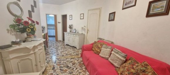 Квартира с 4 спальнями в Виареджо, Италия № 370812 2