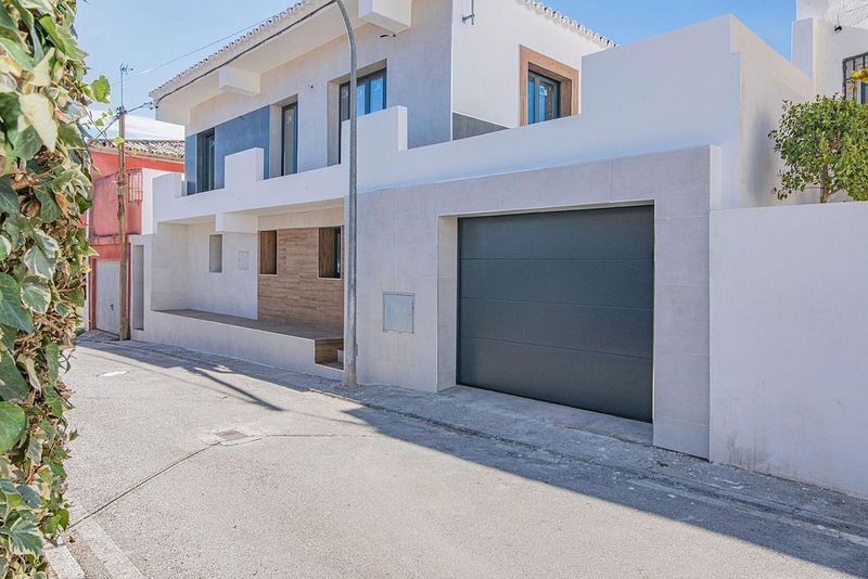 4 bedrooms House in Huetor Vega, Spain No. 220752