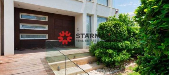 Коммерческая недвижимость с 3 спальнями в Ларнака, Кипр № 80823 3