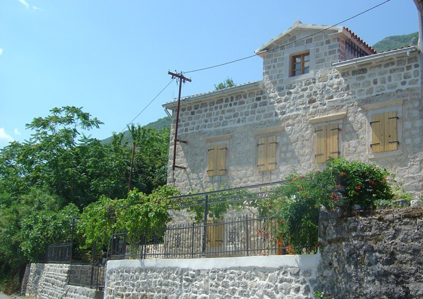 Propiedad comercial de 6 dormitorios en Kotor, Montenegro No. 183