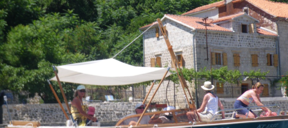 Propiedad comercial de 6 dormitorios en Kotor, Montenegro No. 183 14