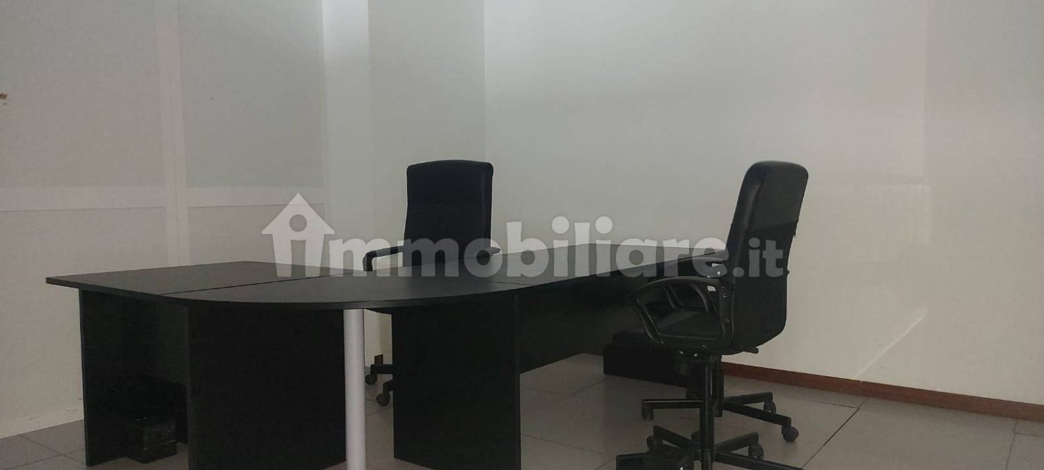 5 rooms Office in Turin, Italy No. 83813