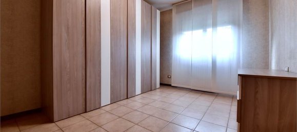 3 bedrooms Apartment in Legnano, Italy No. 8273 17