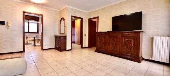 3 bedrooms Apartment in Legnano, Italy No. 8273 4