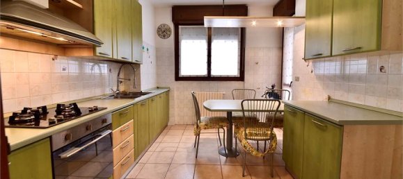 3 bedrooms Apartment in Legnano, Italy No. 8273 5