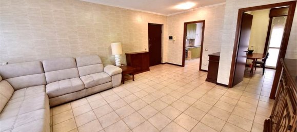 3 bedrooms Apartment in Legnano, Italy No. 8273 2
