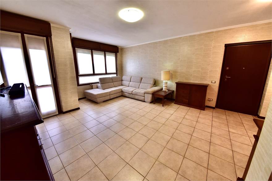 3 bedrooms Apartment in Legnano, Italy No. 8273