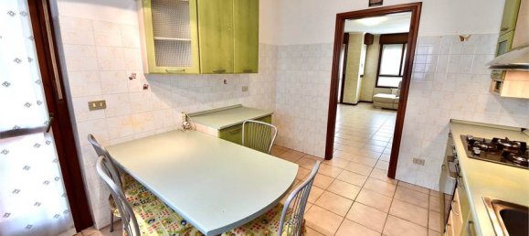3 bedrooms Apartment in Legnano, Italy No. 8273 6