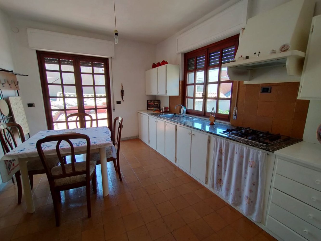 14 rooms House in Monserrato, Italy No. 256364