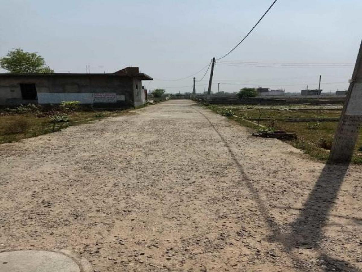 Земельный участок в Нойда, Индия № 66204