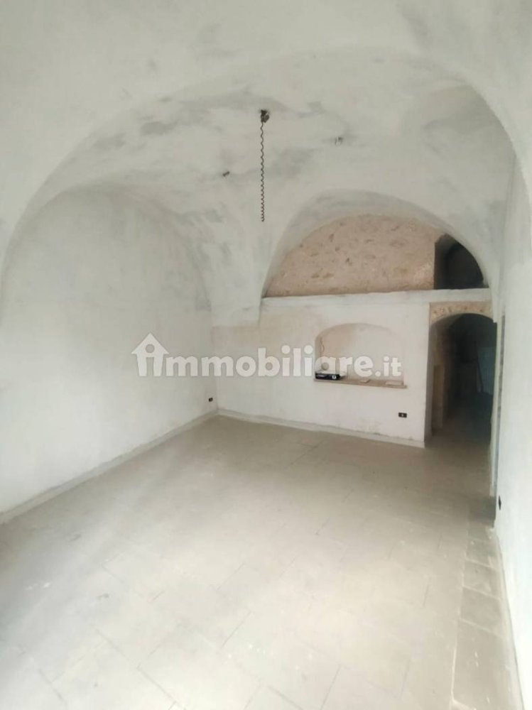 2-Zimmer Gewerbliche Immobilie in Ostuni, Italy, Nr. 77816