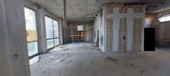 148m² Commercial property in Brescia, Italy No. 370558 2