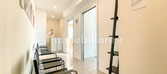 2 rooms Office in Varese, Italy No. 214724 8