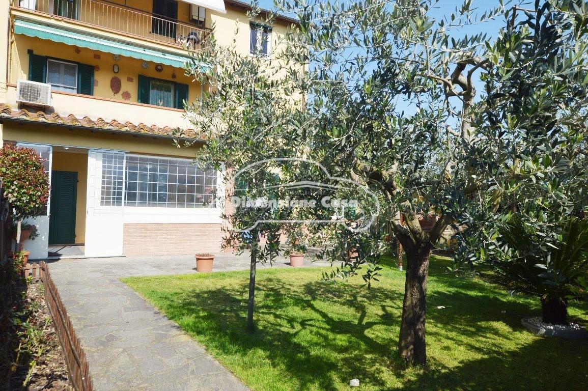 Apartamento de 6 habitaciónes en Lucca, Italy No. 34948