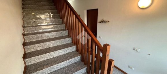 3 bedrooms Apartment in Rovigo, Italy No. 359893 5