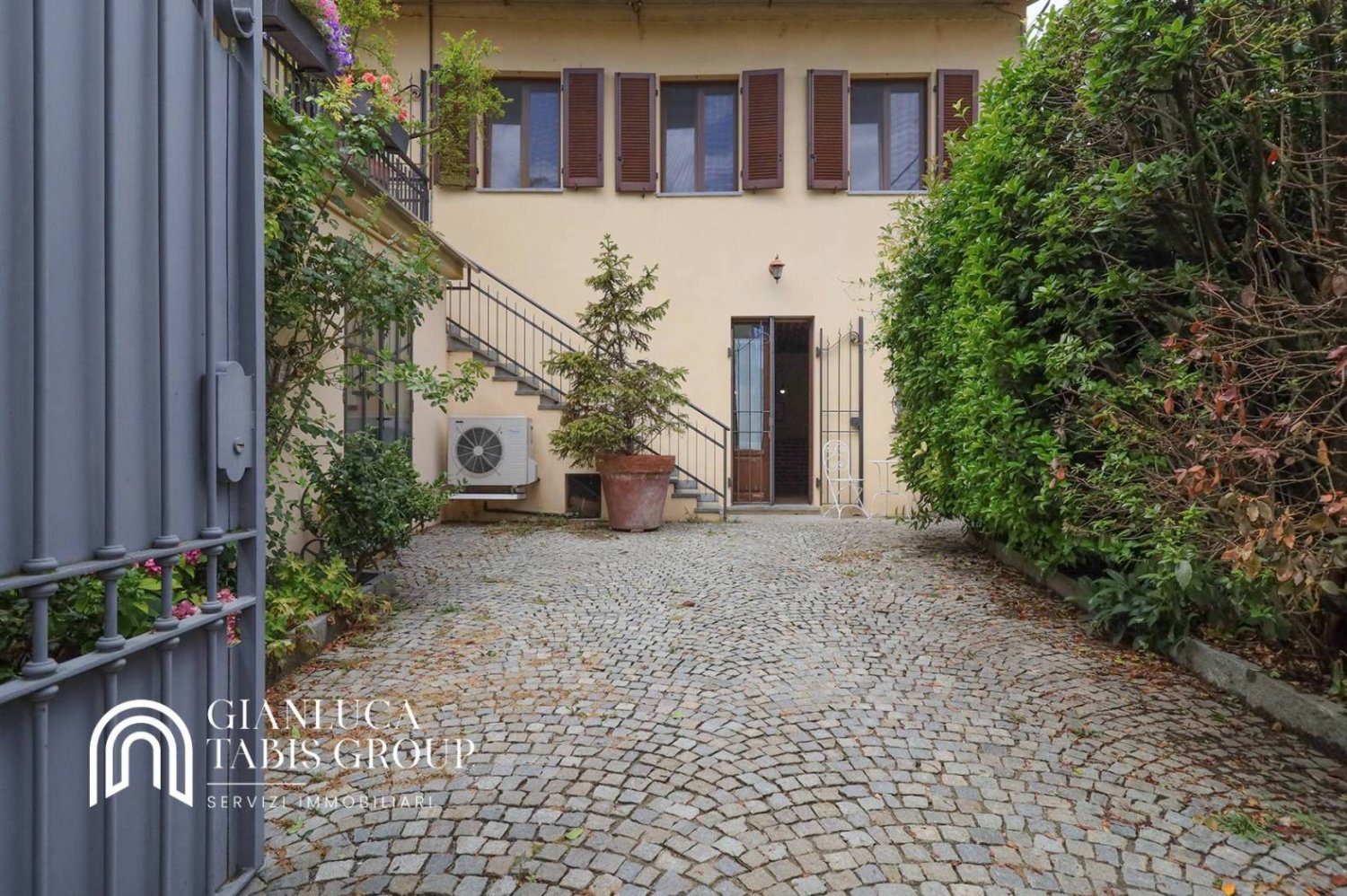 4 bedrooms House in Turin, Italy No. 302362