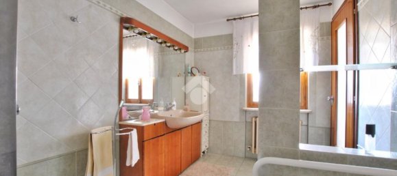 Casa de 6 dormitorios en Livorno Ferraris, Italy No. 349108 17