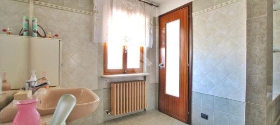 Casa de 6 dormitorios en Livorno Ferraris, Italy No. 349108 18