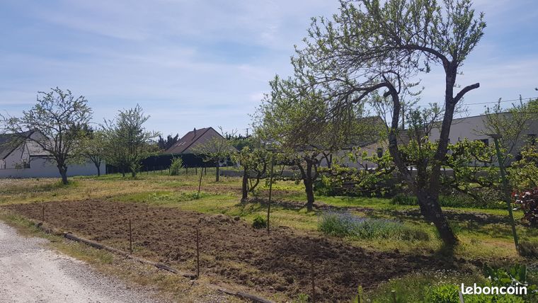888m² Land in Gergy, France No. 358929
