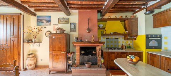 2 bedrooms Apartment in Città della Pieve, Italy No. 66095 5