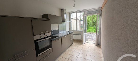 3 bedrooms House in Chateauroux, France No. 160442 2